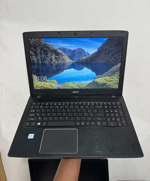 ACER CORE i3 8/500Go