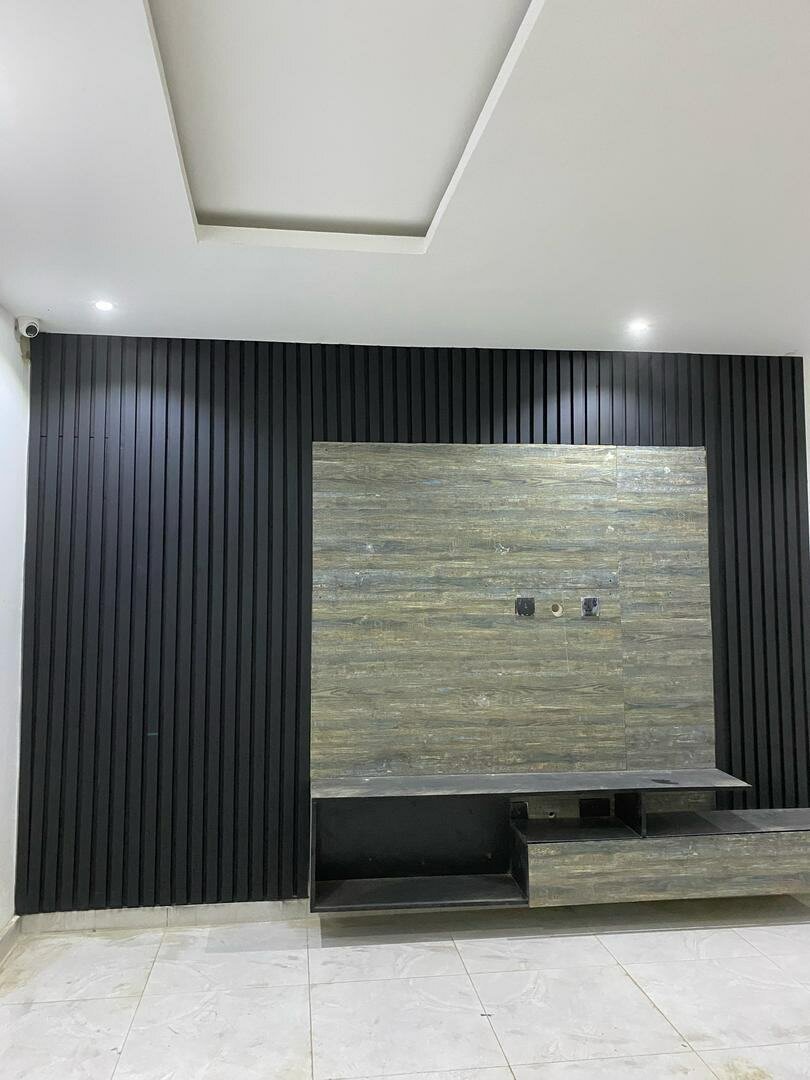 Wardrobe/Productshelves/TV con