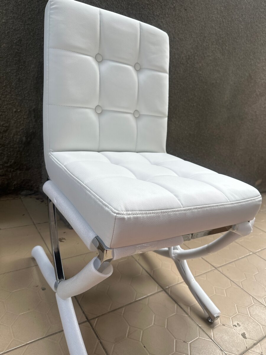 Chaise design cuir blanc x2