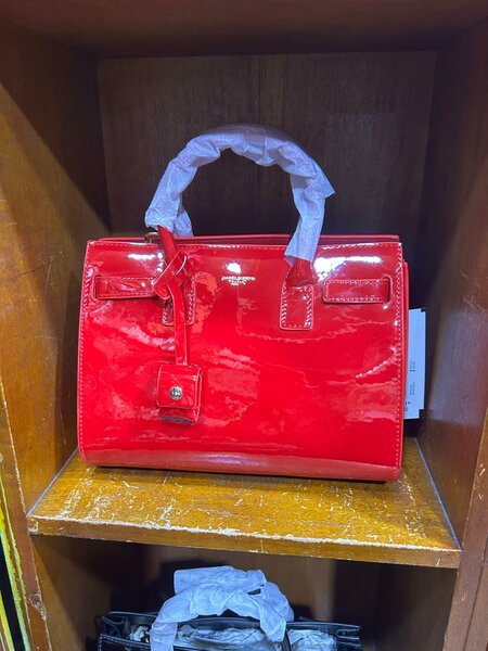 Sac à main verni rouge