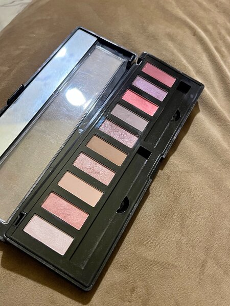 Makeup palettes