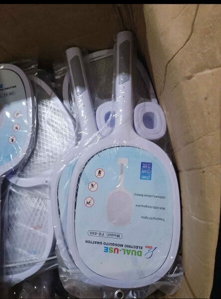 Raquette anti-moustiques électrique