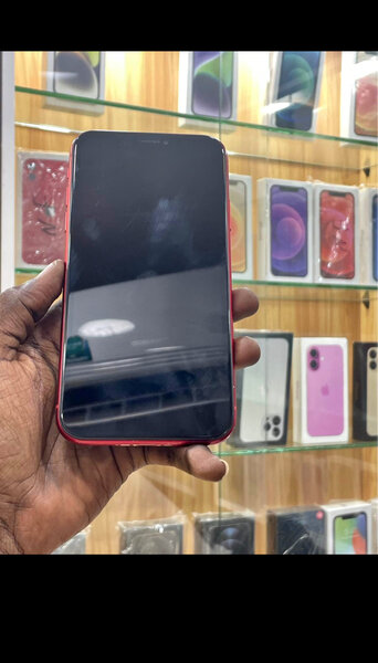 iPhone XR rouge vif