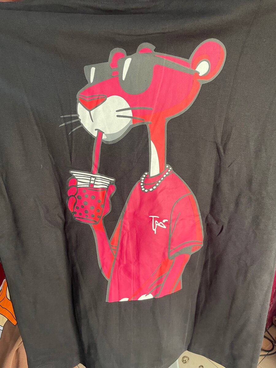 T-shirt noir imprimé artistique