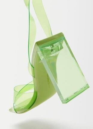 Sandales à talons transparents