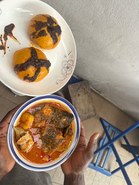 Plat de foufou sauce épicée