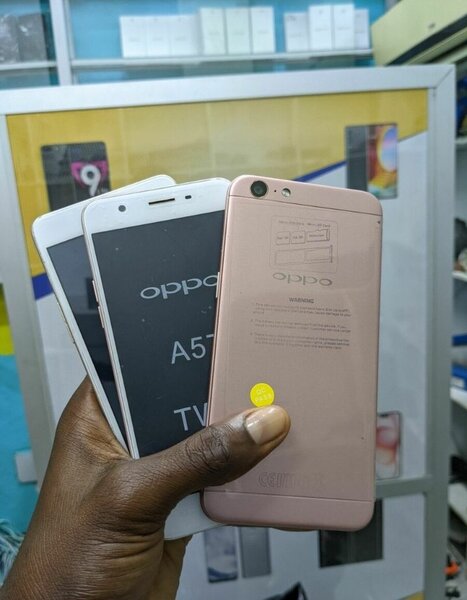 Smartphone OPPO A57