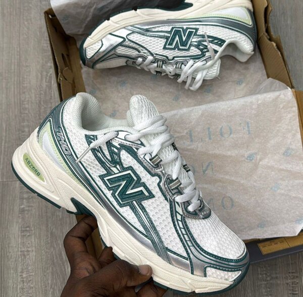 New Balance 740