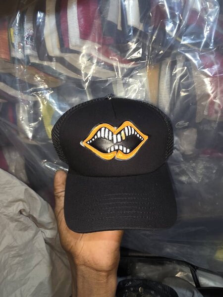 Casquette brodée moderne