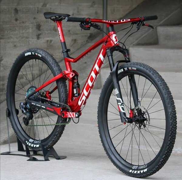 VTT Rouge Haute Performance