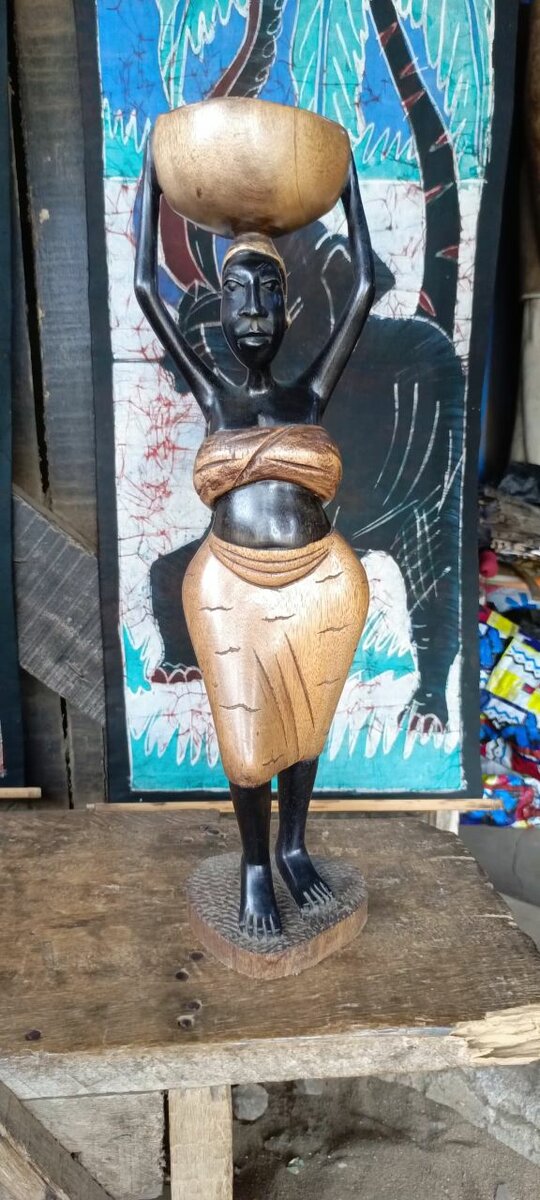 SCULPTURE DE FEMME AFRICAINE