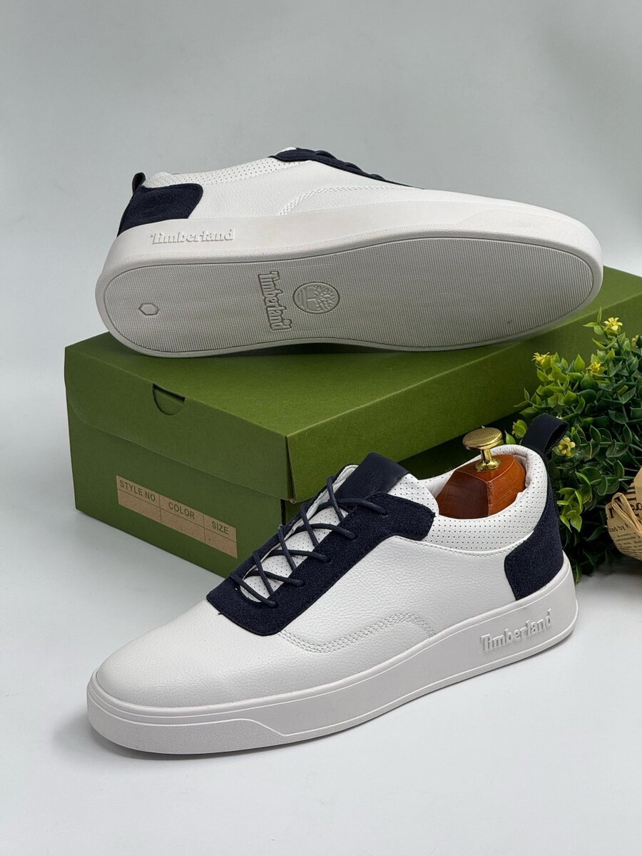 TIMBERLAND  NAVY AND WHITE