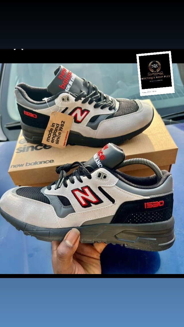 Basket New balance original avec son carton