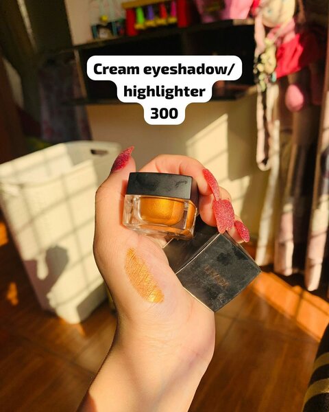 Cream eyeshadow