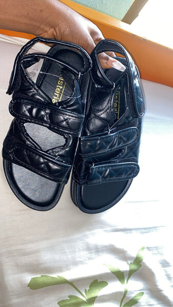 Sandales noires en cuir