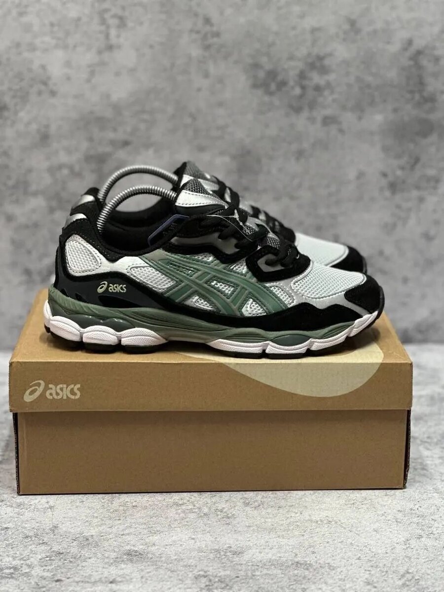 ASICS couleur black & green