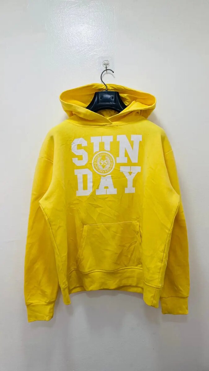 Sweat à capuche jaune tendance