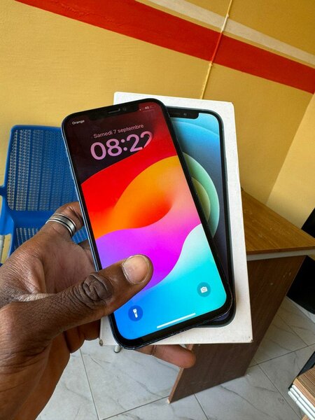 iPhone 12 128giga sans Face ID avec carton