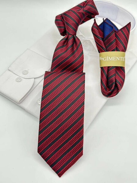 Flying tie with pocket square