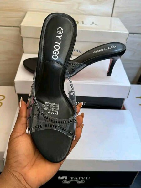 Sandales à talons brillants