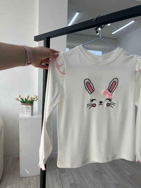 Детская легкая хлопковая кофточка с рисунком зайчика