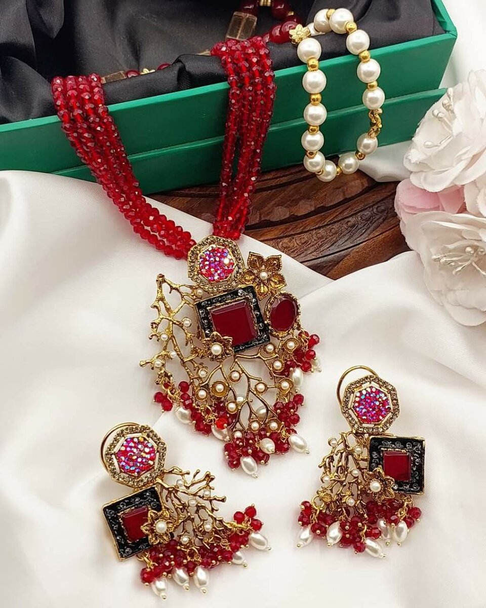 Ladies wedding set Necklace and earrings