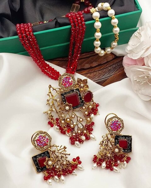 Ladies wedding set Necklace and earrings