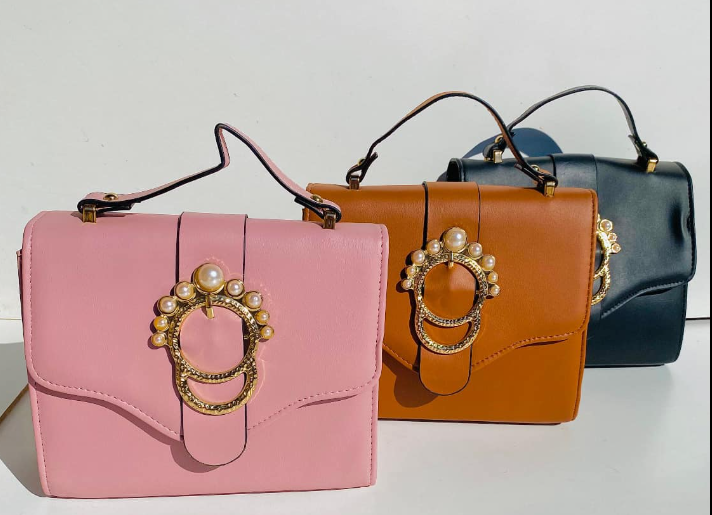 Women's bag with handle, decorated with pearl buckle, in three colors (pink, brown, black)