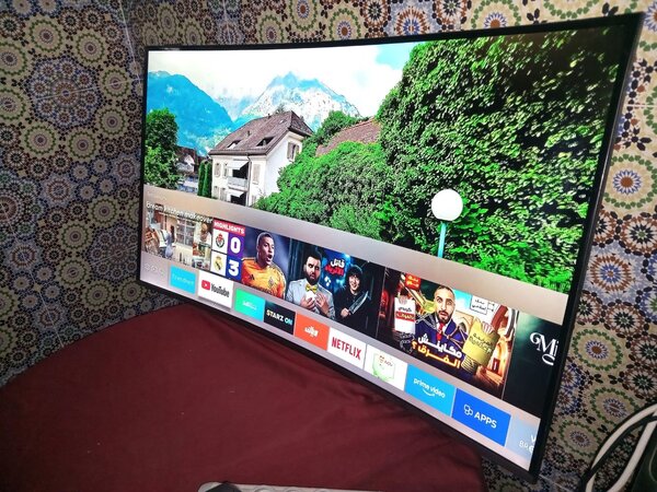 SAMSUNG CURVED TV