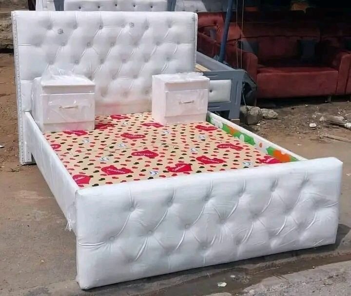 Lit élégant en velours blanc