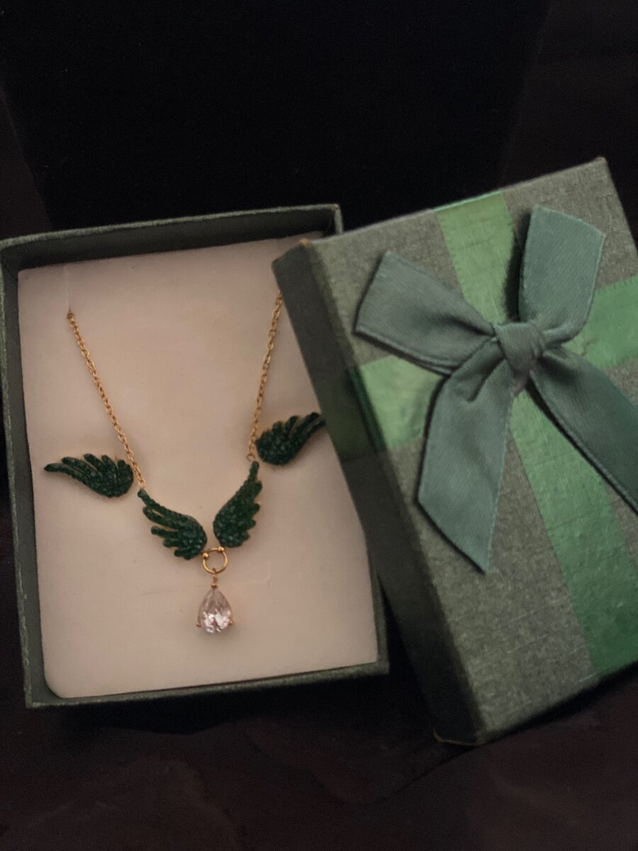 Emerald wings necklace