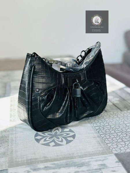 sac noir avec fermeture à glissière