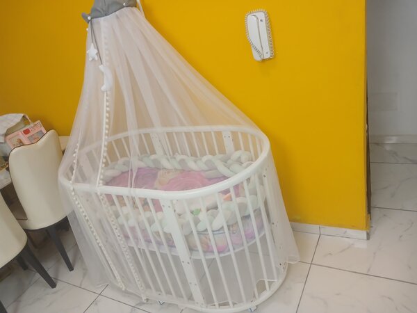 Berceau bébé avec moustiquaire