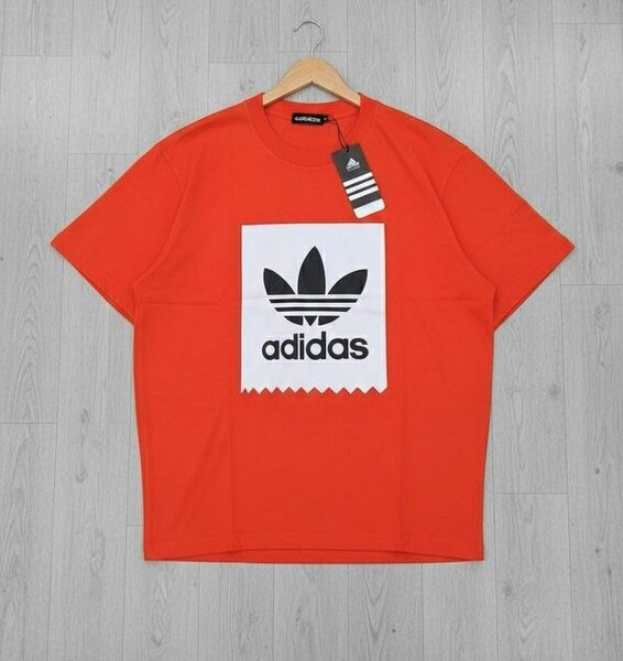 T-shirt rouge logo sportif