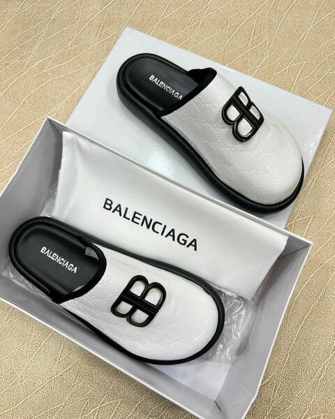 BALENCIAGA