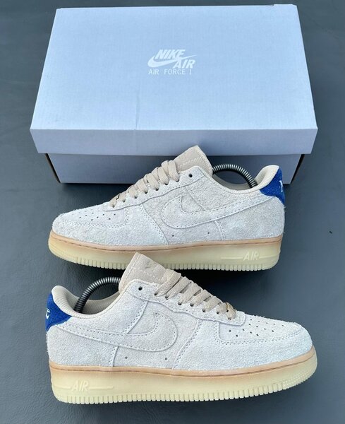 Sneakers en daim beige Nike