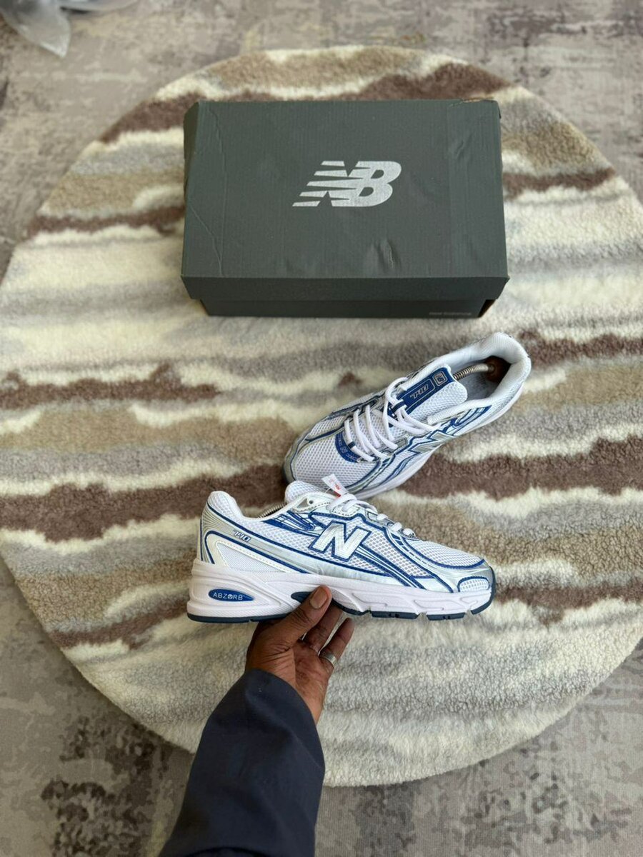New Balance 740
