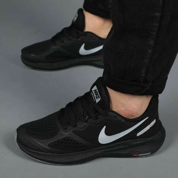 Sneakers noirs tendance sport