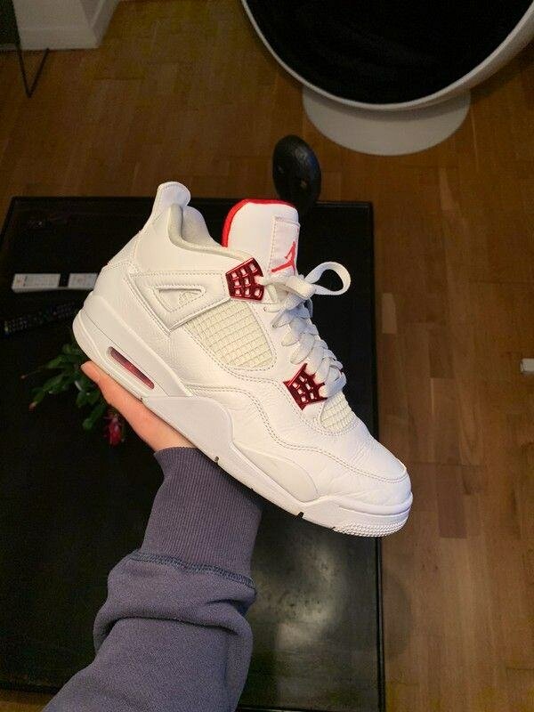 JORDAN 4
