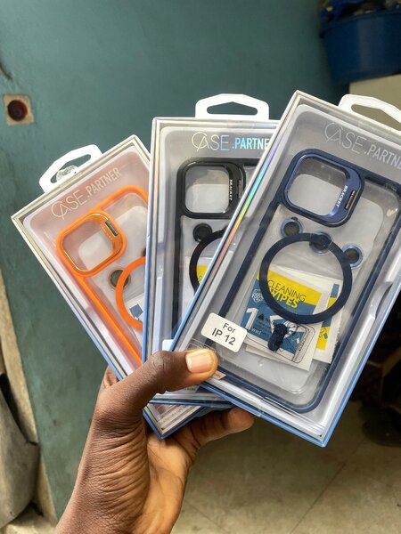 Coque MagSafe iPhone 12