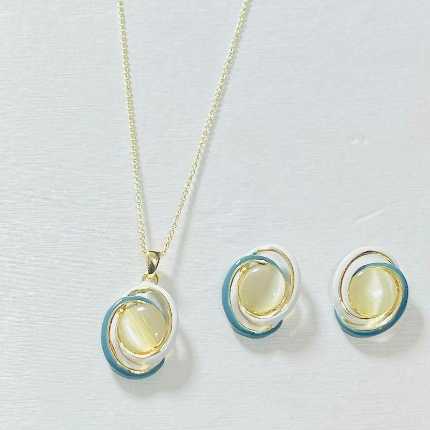 Chaine au cou plaqué or