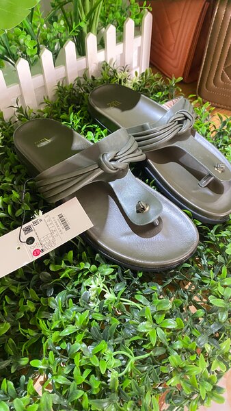 Sandales Zara.