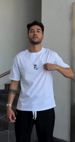 Мужская футболка белого цвета