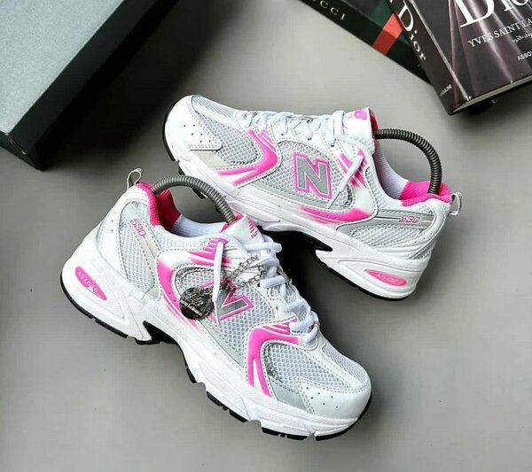 Baskets de sport rose et blanc