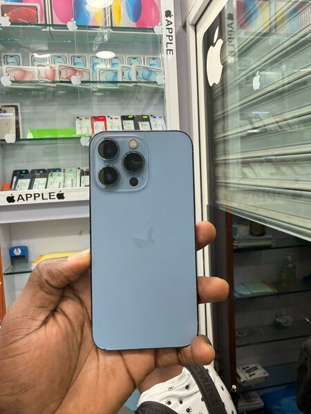 13 pro 128Go tout est dorigin