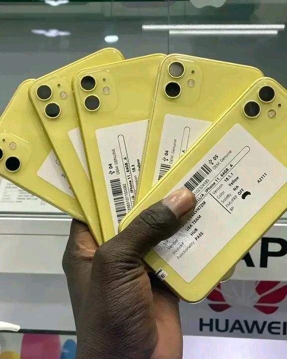 iPhone 11 - Blanc et Jaune