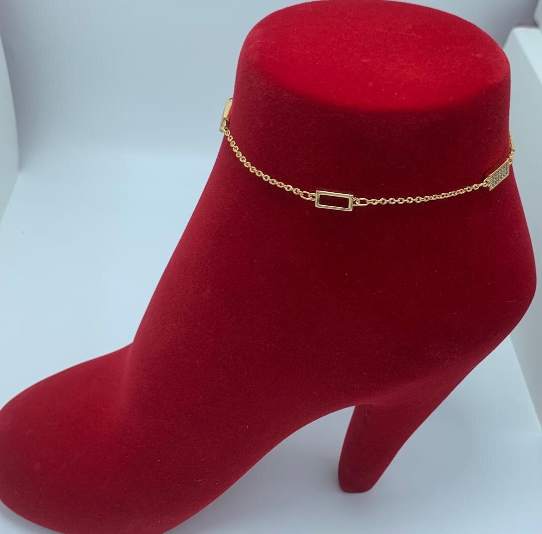 Chaîne au pied plaqué