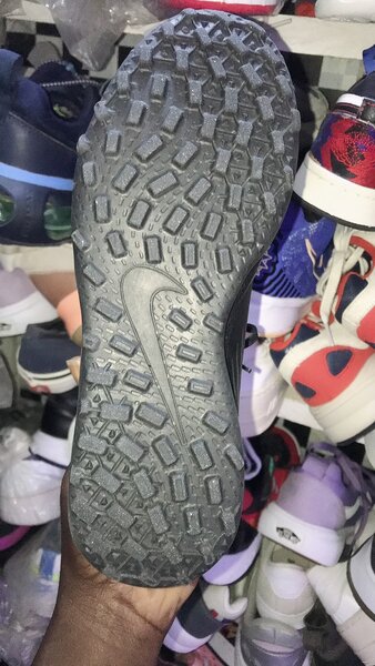 Chaussures de Foot Adhérentes