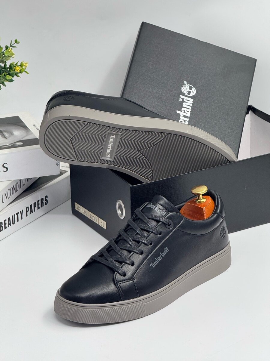 TIMBERLAND BLACK AND GREY