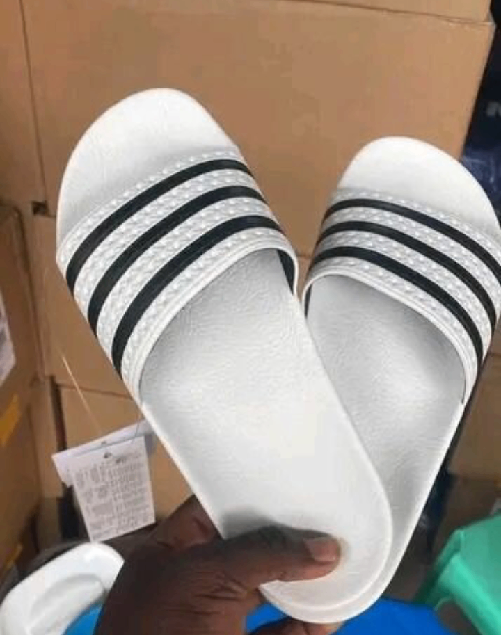 Claquettes Adidas Classiques